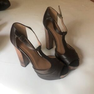 Chunky heeled brown Qupid shoes